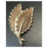 (D) Sarah Coventry Signed Gold Tone Wood Leaves