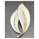 (D) 1965 Sarah Coventry White and Gold Pearlized