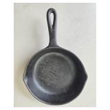 7ï¿½" Cast Iron Skillet