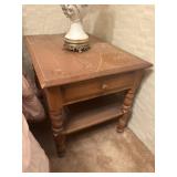 20ï¿½ x 28 1/2ï¿½ End Table