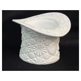 (C) Vintage Fenton Milk Glass Top Hat, Daisy &