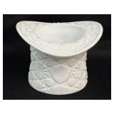 (C) Vintage Fenton Milk Glass Top Hat, Daisy &