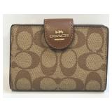 (C) Coach C0082 Medium Corner Zip Wallet Signature