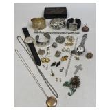 (SC) Several Assorted Costume Jewelry Pieces