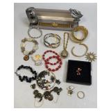 (SC) Several Assorted Costume Jewelry Pieces