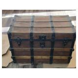 Vintage Wooden Trunk (needs Hinges Repaired)