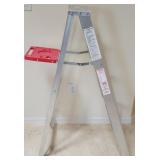 U - 4-FT ALUMINUM LADDER (L62)