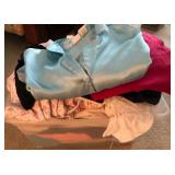 U - MIXED LOT OF CLOTHING (MA38)
