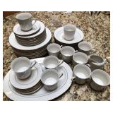 U - 42 PIECES SANGO FINE CHINA DISHWARE (KA62)