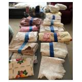 U - MIXED LOT OF TABLE LINENS (MA19)