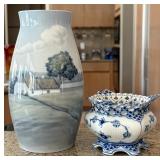 Y - ROYAL COPENHAGEN VASE & B*G SUGAR BOWL (D19)