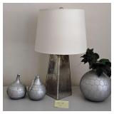 Y - TABLE LAMP W/ SHADE, FIGURINES, VASE (NM2)