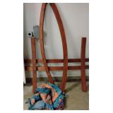 Y - QUILTED THROW BLANKET & WOODEN FRAME