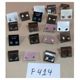 394 - 20 PAIR OF STUD EARRINGS (F414)