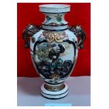 11 - CHINESE PORCELAIN VASE 11"T (F7)