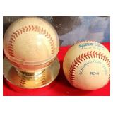 N - LOT OF 2 SIGNED BASEBALLS (H32)