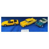 11 - LOT OF 3 COLLECTIBLE DIE CAST CARS (P102)