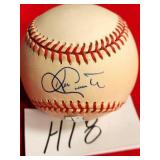 N - SIGNED NATIONAL LEAGUE BASEBALL (H18)