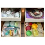 L - MIXED LOT OF PLASTIC WARE, PLACEMAT (G2)