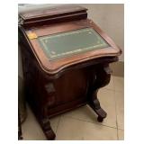 L - VICTORIAN WRITING DESK W/ LIFT TOP (G78)