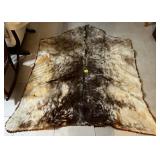 L - LINED ANIMAL PELT 68X71" (C124)