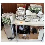 L - CHRISTMAS DISHWARE & GLASSES, COOKWARE (GG13)