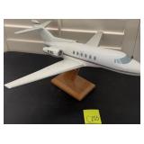 L - MODEL JET AIRPLANE (C205)