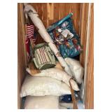 L - PILLOWS, WINE TOTE, FLAGS, THROWS (GG1)