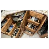 L - LARGE LOT OF KITCHEN UTENSILS, COOKIE SHEETS