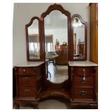 L - LEXINGTON VICTORIAN VANITY (C8)
