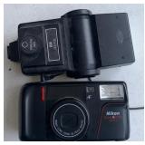 M - VIVITAR CAMERA W/ FLASH (G75)