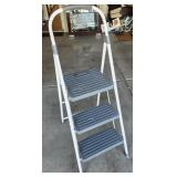 M - COSCO 3-STEP LADDER 9G2)