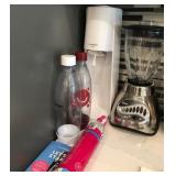 M - SODA STREAM W/ ACCESSORIES, BLENDER (A42)
