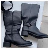 M - PAIR OF SIZE 10 BOOTS (G77)