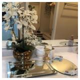 M - FAUX FLOWERS IN VASE, MIRRORED TRAYS (A7)