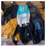 K - MIXED LOT OF CLOTHING (M61)