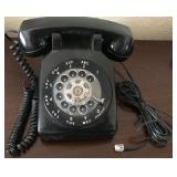 K - BLACK ROTARY TELEPHONE W/ CORD (M30)