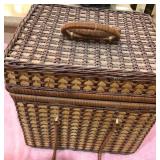 O - BASKET W/ LID & PLASTIC FORKS, KNIVES & SPOONS
