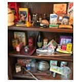 O - MIXED LOT OF VINTAGE COLLECTIBLES (K37)