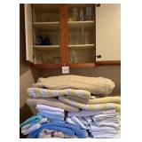 O - MIXED LOT OF GLASSWARE, TOWELS, BLANKET (G118)
