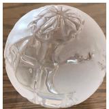 O - VINTAGE GLASS WORLD GLOBE (A178)
