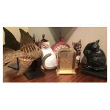 O - TROPICAL FISH & CAT FIGURES, CLOCKS (A37)