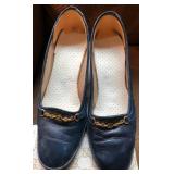 O - PAIR OF WOMEN