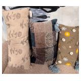 43 - NEW WMC LOT OF 3 ACCENT PILLOWS (G41)