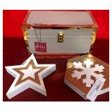 43 - NEW WMC DECOR BOX, STAR & SNOWFLAKE FIGURES