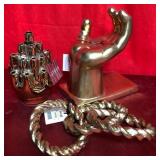 43 - NEW WMC TULIP VASE, OPEN HAND & LINKS DECOR
