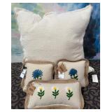 43 - NEW WMC LOT OF 4 TOSS PILLOWS (D106)