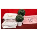 43 - NEW WMC BRIDE BAGS & TOPIARY TREES (M156)