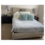 W - UPHOLSTERED BED W/NIGHTSTANDS (B15)
