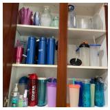 W - LARGE LOT OF PLASTIC TUMBLERS (K21)